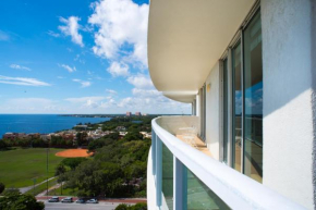 Coconut Grove 2 bedroom Apartment Amazing Views Includes Parking